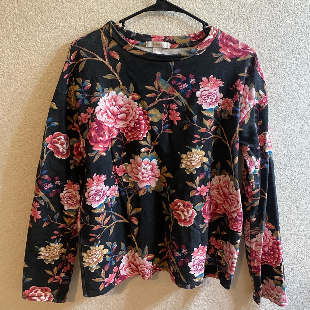 Forever 21 - Long Sleeve, Crew Neck Flower Print